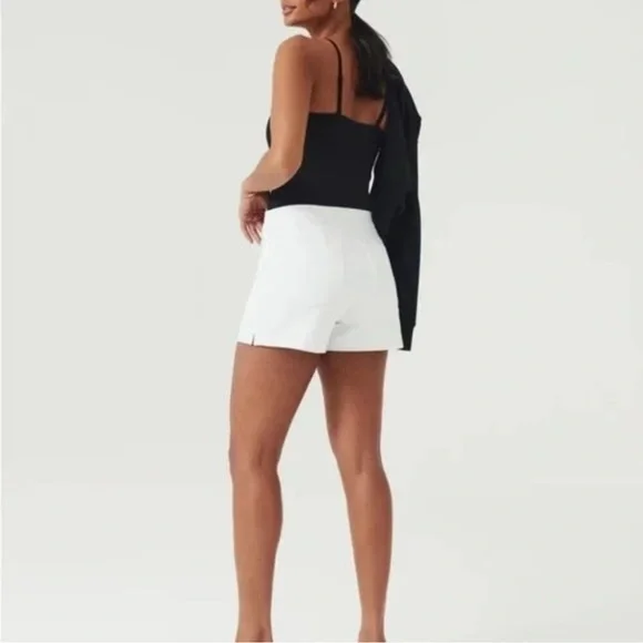 NWT Spanx On-the-Go 4” Silver Lining Technology Shorts Classic White Size L - Picture 3 of 13